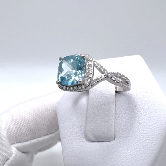 .925 Sterling Silver Aquamarine Cz Ring - Picture 10 of 17
